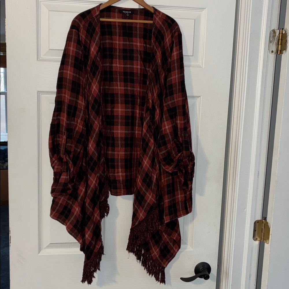 Torrid Brown & Black Plaid Ruana Wrap Size 2 Open Front Fringe Long Sleeve